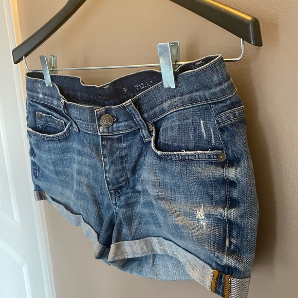 Fidelity distressed Jean shorts, size 28 - Picture 4 of 11